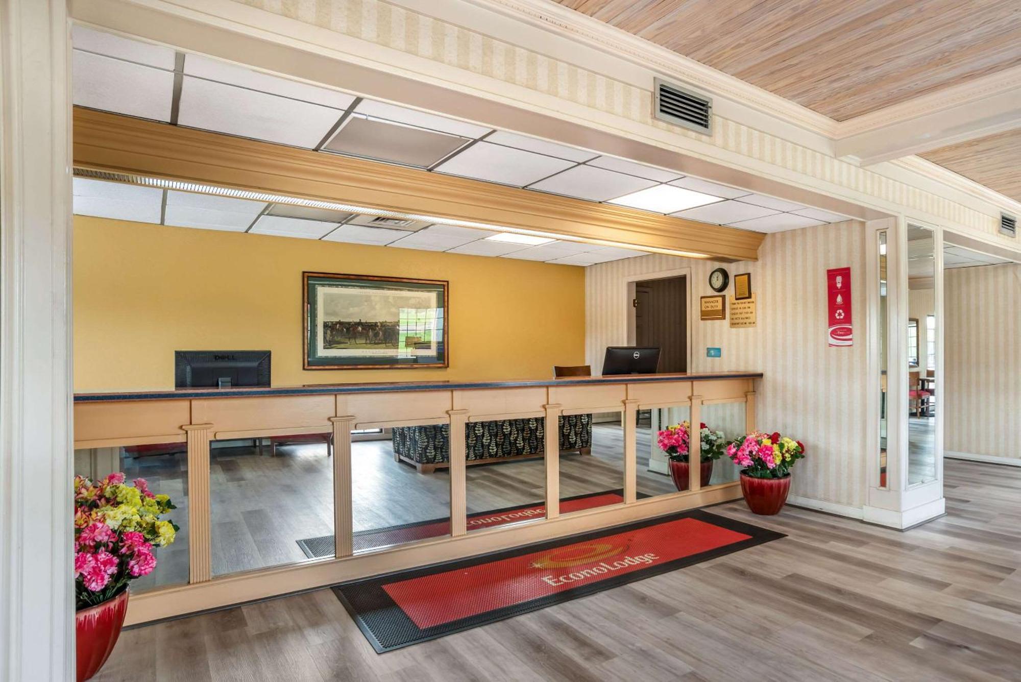 Econo Lodge Inn & Suites Филадельфия Экстерьер фото
