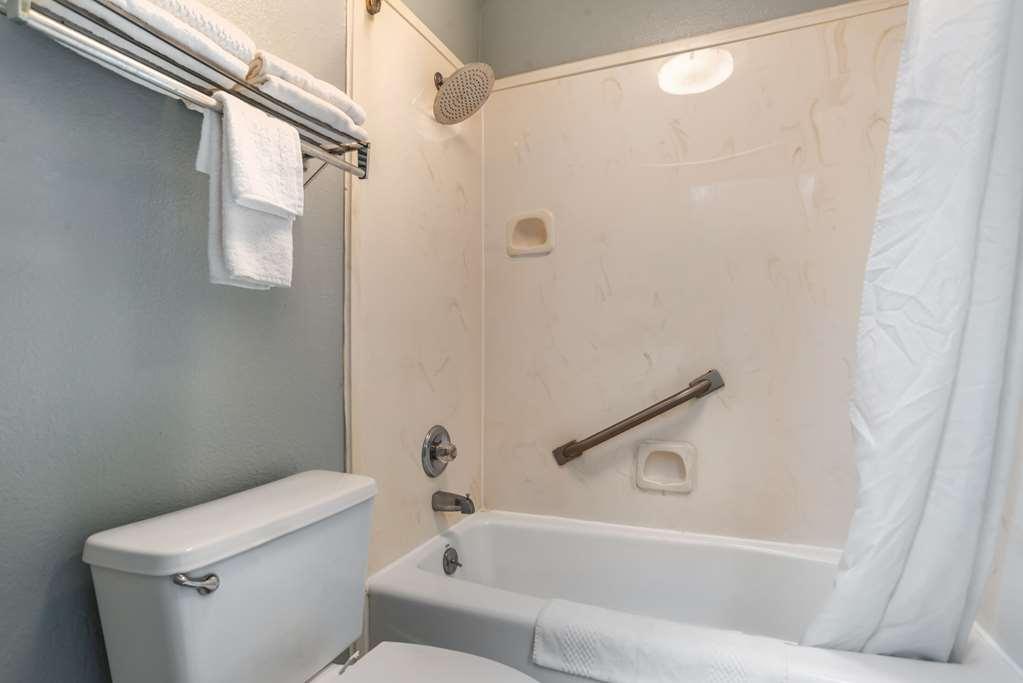 Econo Lodge Inn & Suites Филадельфия Номер фото