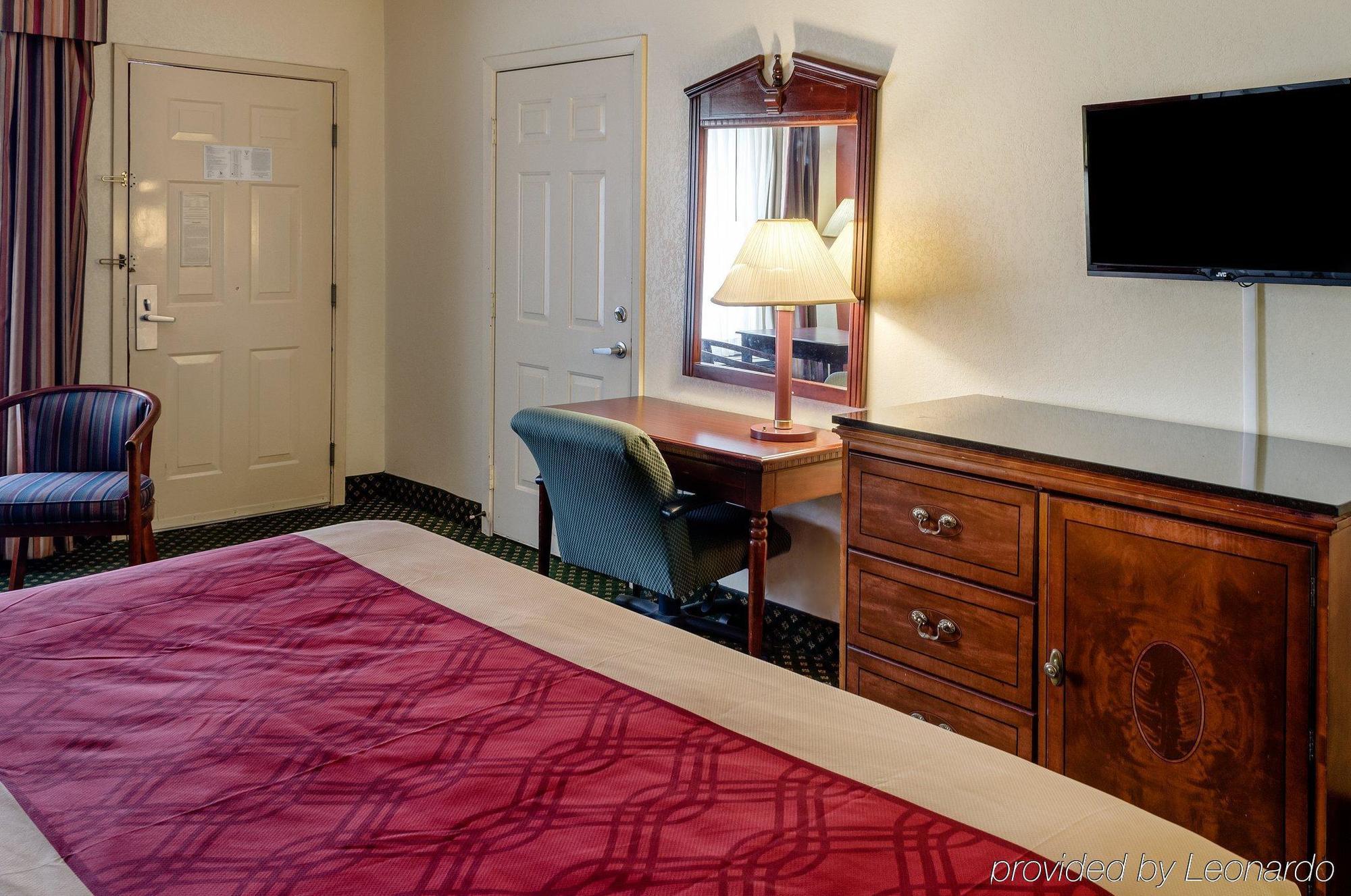 Econo Lodge Inn & Suites Филадельфия Экстерьер фото