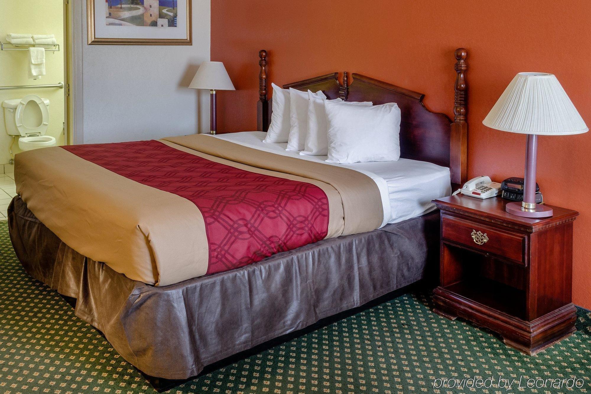 Econo Lodge Inn & Suites Филадельфия Экстерьер фото