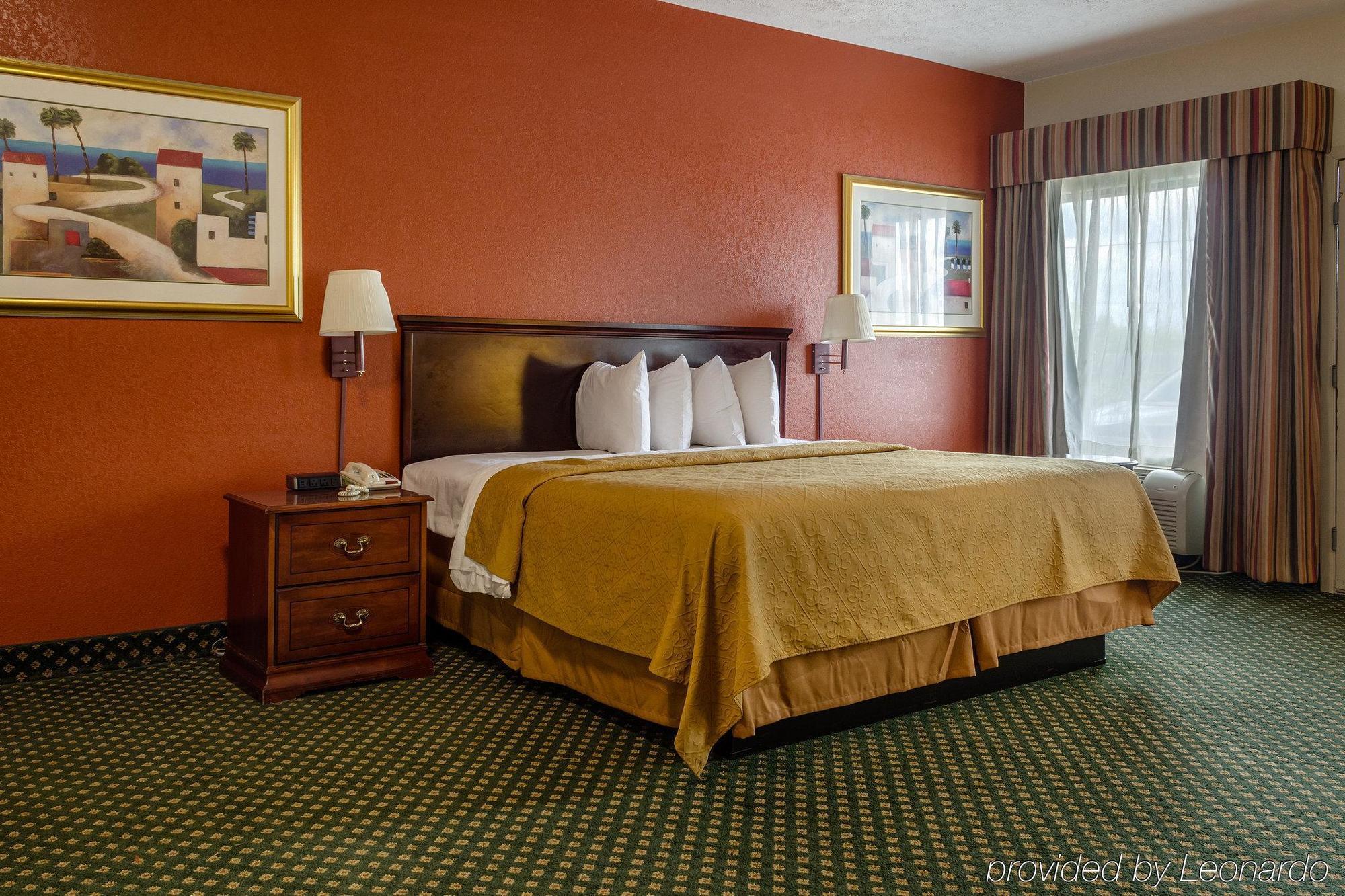 Econo Lodge Inn & Suites Филадельфия Экстерьер фото