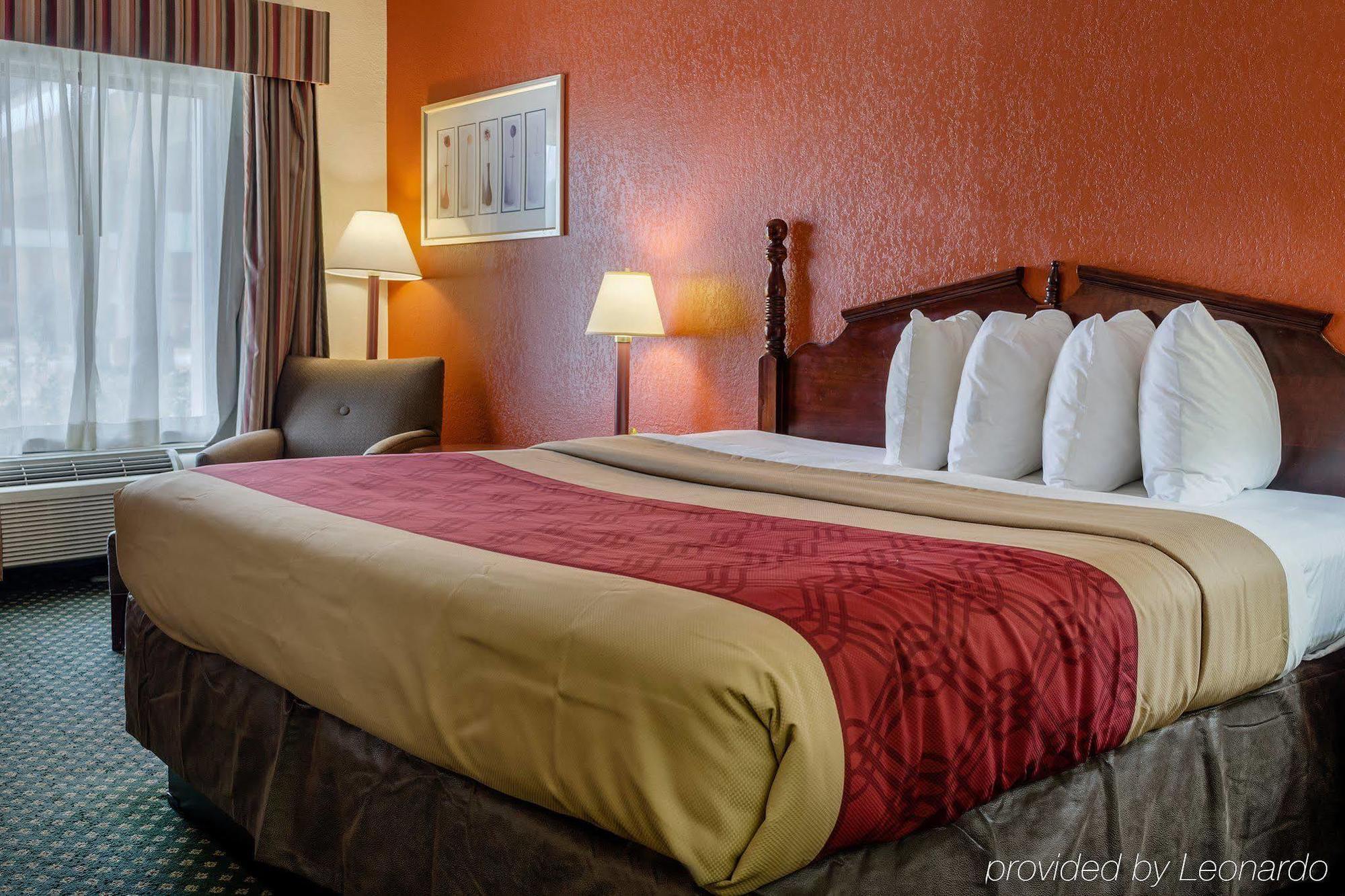 Econo Lodge Inn & Suites Филадельфия Экстерьер фото